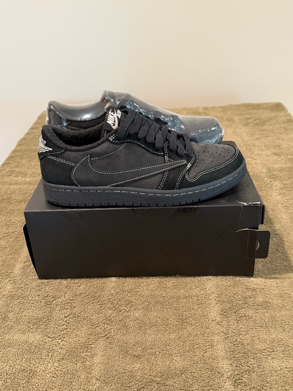 JORDAN 1 LOW TRAVIS SCOTT PHANTOM BLACK SIZE 8.5